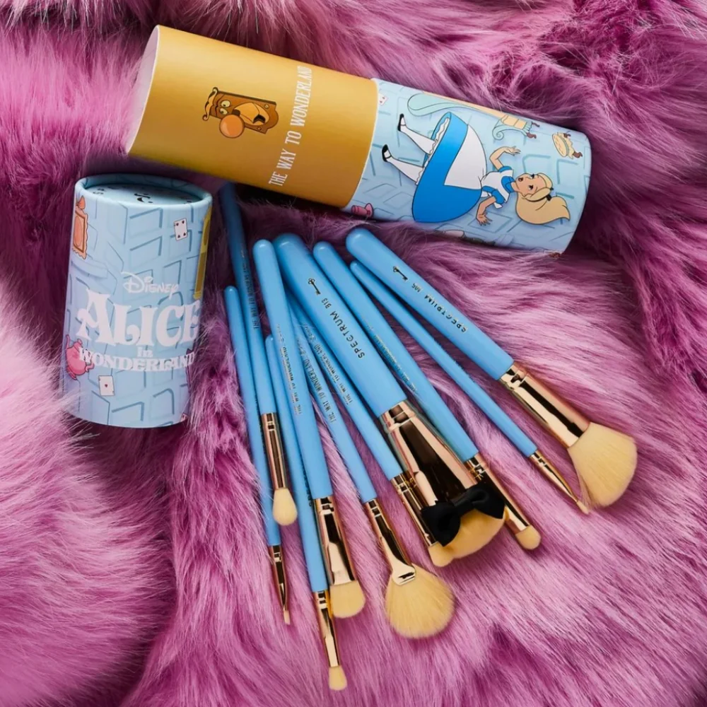 Alice in Wonderland 10 Piece Brush Set - Picture 2 of 16